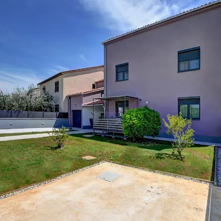 In Near דירה Valbandon