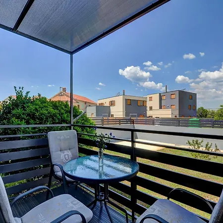 Lovely Relaxing With Terrace Apartament
